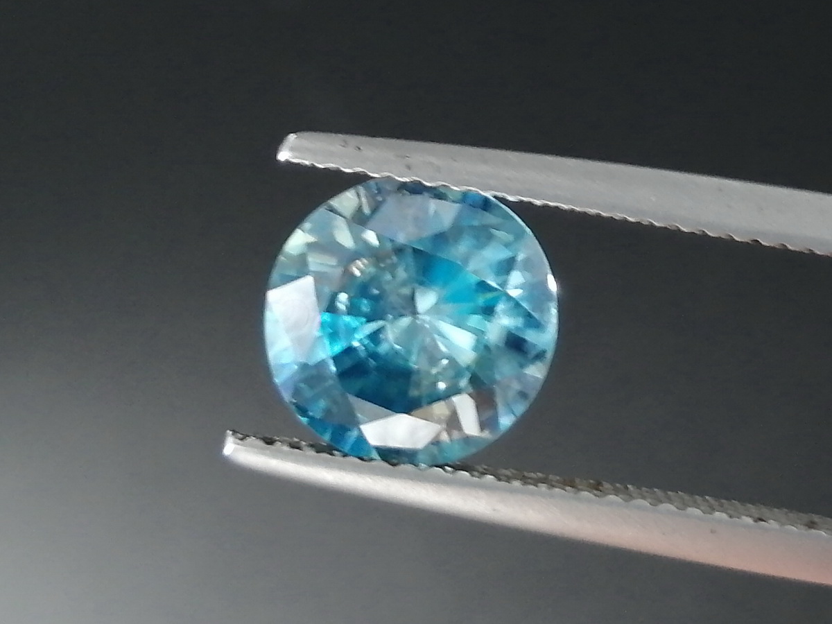 3.595ct perfectly cut natural blue Zircon Diamond/Brilliant cut
