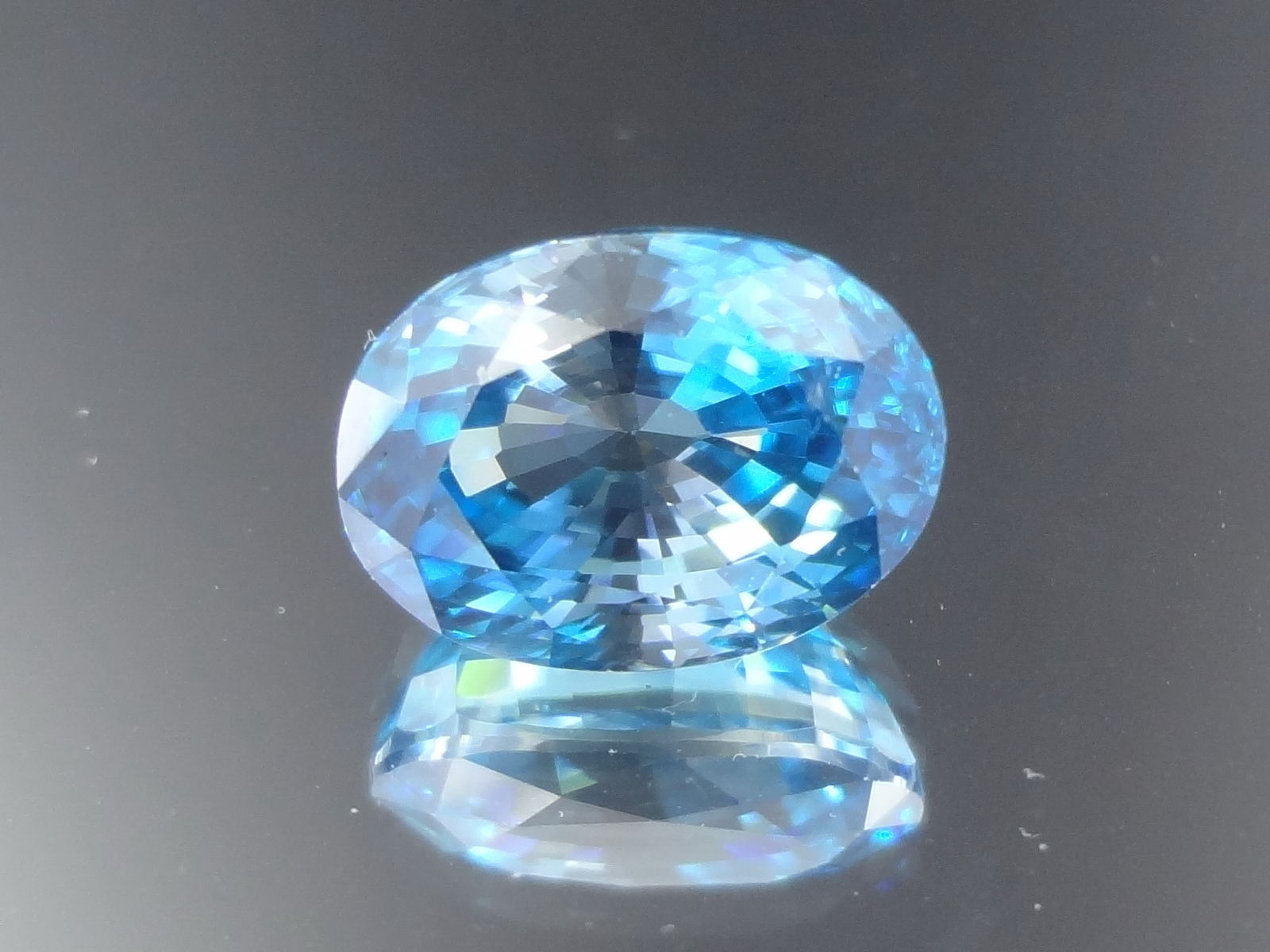 Large Flawless and Shiny Blue Zircon 8.9ct